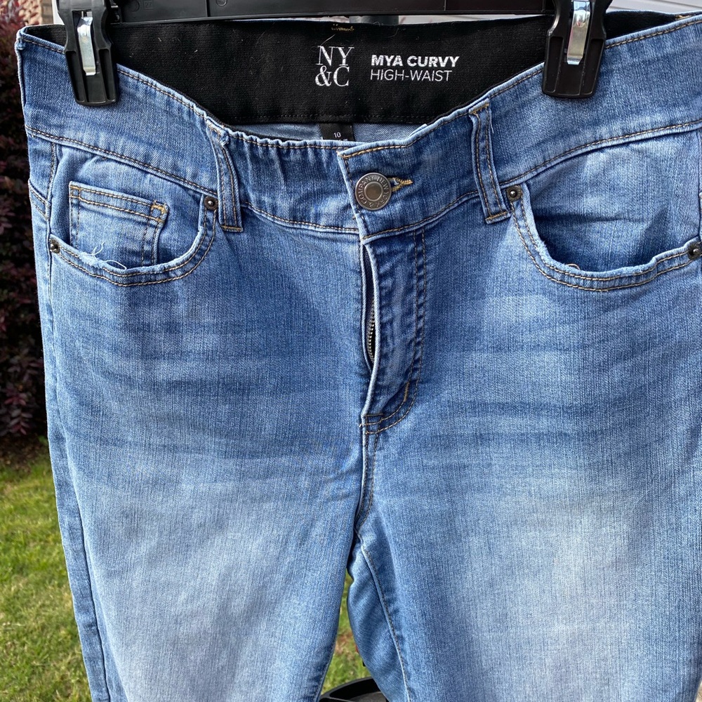 NY &Co distressed jeans size 10 tapered leg, high waist